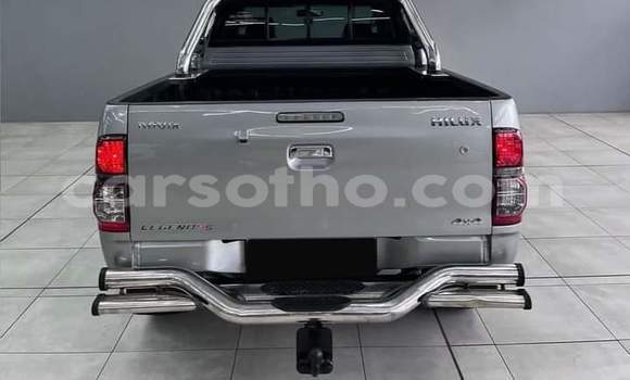 Sayi Na hannu Toyota Hilux Silver Mota in Maseru a Maseru Sayi Na hannu Toyota Hilux Silver Mota in Maseru a Maseru