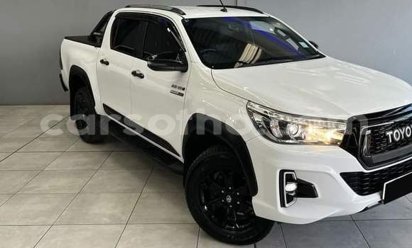 Sayi Na hannu Toyota Hilux White Mota in Maseru a Maseru Sayi Na hannu Toyota Hilux White Mota in Maseru a Maseru