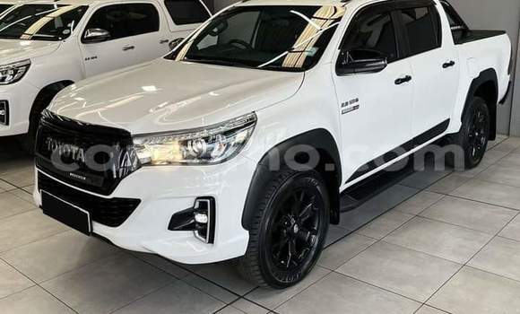 Sayi Na hannu Toyota Hilux White Mota in Maseru a Maseru Sayi Na hannu Toyota Hilux White Mota in Maseru a Maseru