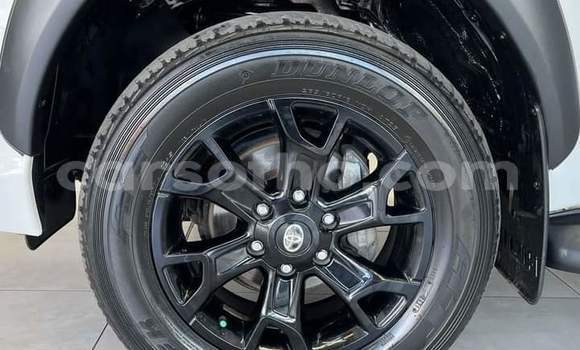 Sayi Na hannu Toyota Hilux White Mota in Maseru a Maseru Sayi Na hannu Toyota Hilux White Mota in Maseru a Maseru