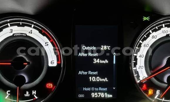 Sayi Na hannu Toyota Hilux White Mota in Maseru a Maseru Sayi Na hannu Toyota Hilux White Mota in Maseru a Maseru