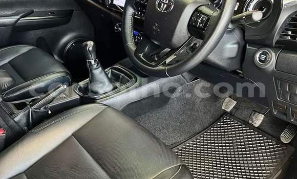 Sayi Na hannu Toyota Hilux White Mota in Maseru a Maseru Sayi Na hannu Toyota Hilux White Mota in Maseru a Maseru