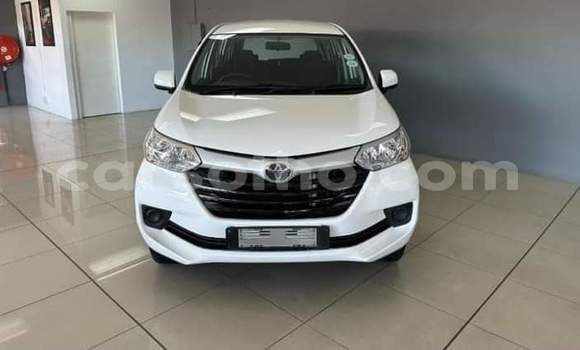اشتري مستعمل Toyota Avanza White سيارة في Maseru في Maseru