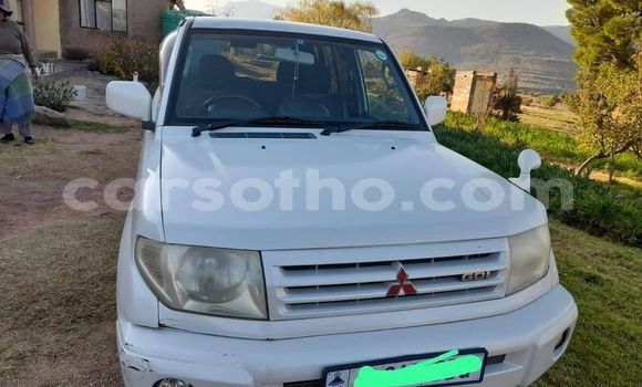 اشتري مستعمل Mitsubishi Pajero White سيارة في Hlotse في Leribe