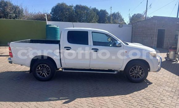 Sayi Na hannu Toyota Dolphin White Mota in Hlotse a Leribe Sayi Na hannu Toyota Dolphin White Mota in Hlotse a Leribe