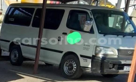 اشتري مستعمل Toyota Hiace White سيارة في Butha–Buthe في Thaba-Tseka