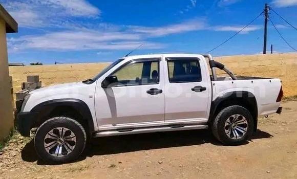 Sayi Na hannu Isuzu KB White Mota in Import - Dubai a Maseru Sayi Na hannu Isuzu KB White Mota in Import - Dubai a Maseru