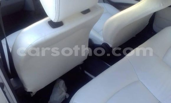 Sayi Na hannu Volkswagen Golf White Mota in Import - Dubai a Maseru Sayi Na hannu Volkswagen Golf White Mota in Import - Dubai a Maseru
