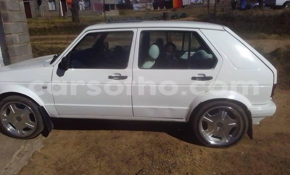 Sayi Na hannu Volkswagen Golf White Mota in Import - Dubai a Maseru Sayi Na hannu Volkswagen Golf White Mota in Import - Dubai a Maseru