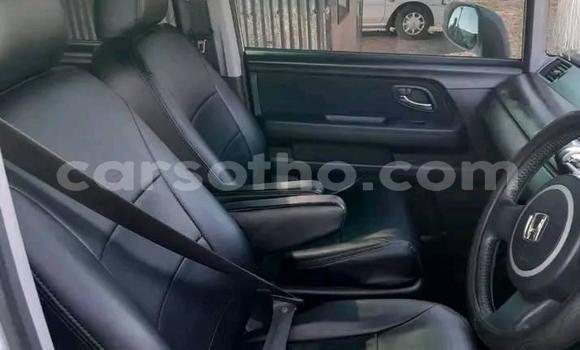 Sayi Na hannu Honda Stepwgn White Mota in Import - Dubai a Maseru Sayi Na hannu Honda Stepwgn White Mota in Import - Dubai a Maseru