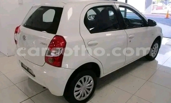Sayi Na hannu Toyota Etios White Mota in Maseru a Maseru Sayi Na hannu Toyota Etios White Mota in Maseru a Maseru