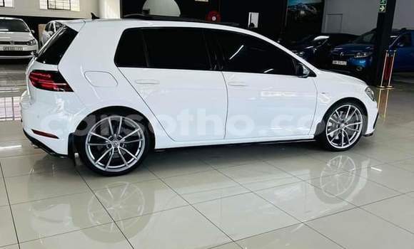 Sayi Na hannu Volkswagen Golf R White Mota in Maseru a Maseru Sayi Na hannu Volkswagen Golf R White Mota in Maseru a Maseru