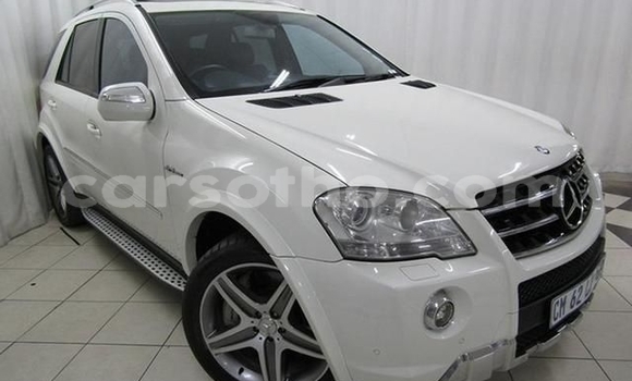 Acheter Occasion Voiture Mercedes-Benz ML–Class Blanc à Hlotse, Leribe Acheter Occasion Voiture Mercedes-Benz ML–Class Blanc à Hlotse, Leribe