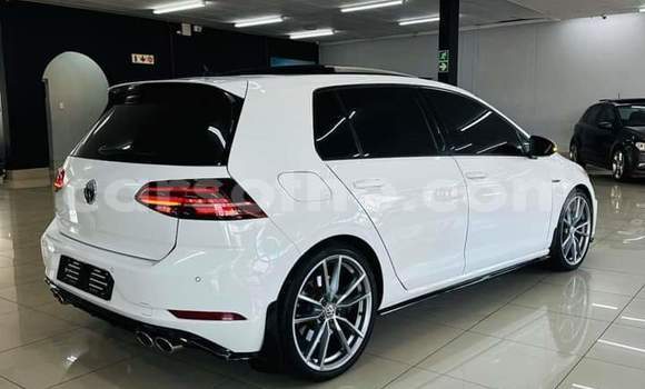 Sayi Na hannu Volkswagen Golf R White Mota in Maseru a Maseru Sayi Na hannu Volkswagen Golf R White Mota in Maseru a Maseru
