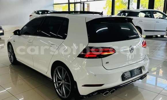 Sayi Na hannu Volkswagen Golf R White Mota in Maseru a Maseru Sayi Na hannu Volkswagen Golf R White Mota in Maseru a Maseru