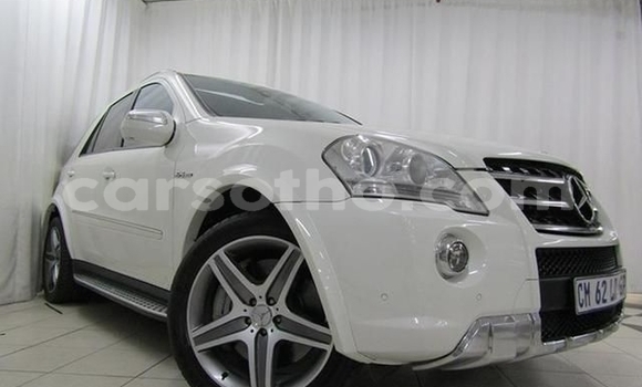 Acheter Occasion Voiture Mercedes-Benz ML–Class Blanc à Hlotse, Leribe Acheter Occasion Voiture Mercedes-Benz ML–Class Blanc à Hlotse, Leribe