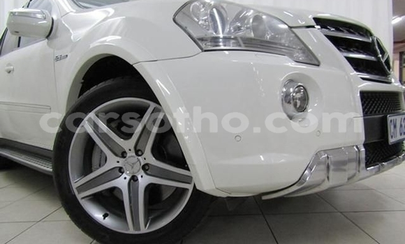Acheter Occasion Voiture Mercedes-Benz ML–Class Blanc à Hlotse, Leribe Acheter Occasion Voiture Mercedes-Benz ML–Class Blanc à Hlotse, Leribe