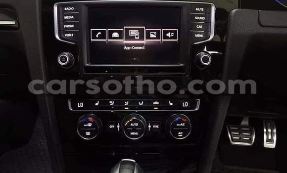 اشتري مستعمل Volkswagen Golf R White سيارة في Maseru في Maseru اشتري مستعمل Volkswagen Golf R White سيارة في Maseru في Maseru