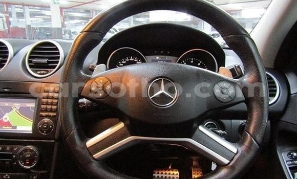 Acheter Occasion Voiture Mercedes-Benz ML–Class Blanc à Hlotse, Leribe Acheter Occasion Voiture Mercedes-Benz ML–Class Blanc à Hlotse, Leribe