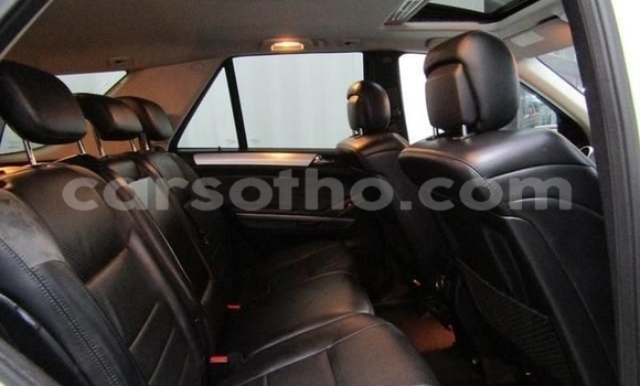 Acheter Occasion Voiture Mercedes-Benz ML–Class Blanc à Hlotse, Leribe Acheter Occasion Voiture Mercedes-Benz ML–Class Blanc à Hlotse, Leribe