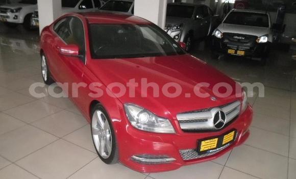 Sayi Na hannu Mercedes-Benz C–Class Red Mota in Maseru a Maseru Sayi Na hannu Mercedes-Benz C–Class Red Mota in Maseru a Maseru