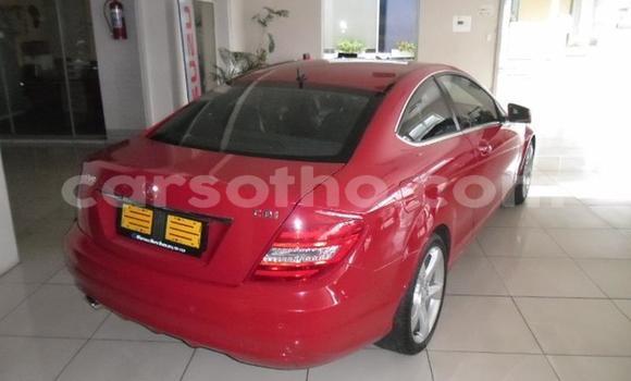 Sayi Na hannu Mercedes-Benz C–Class Red Mota in Maseru a Maseru Sayi Na hannu Mercedes-Benz C–Class Red Mota in Maseru a Maseru