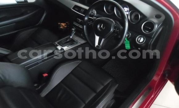 Sayi Na hannu Mercedes-Benz C–Class Red Mota in Maseru a Maseru Sayi Na hannu Mercedes-Benz C–Class Red Mota in Maseru a Maseru