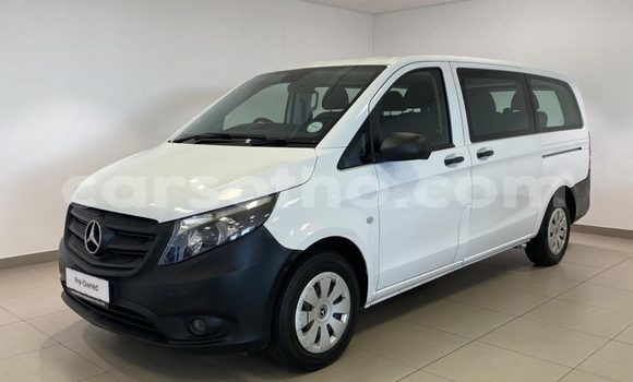 Sayi Na hannu Mercedes-Benz C–Class White Mota in Mafeteng a Mafeteng