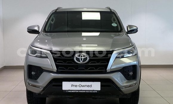 Sayi Na hannu Toyota Fortuner Silver Mota in Mafeteng a Mafeteng Sayi Na hannu Toyota Fortuner Silver Mota in Mafeteng a Mafeteng