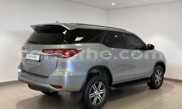 Sayi Na hannu Toyota Fortuner Silver Mota in Mafeteng a Mafeteng Sayi Na hannu Toyota Fortuner Silver Mota in Mafeteng a Mafeteng