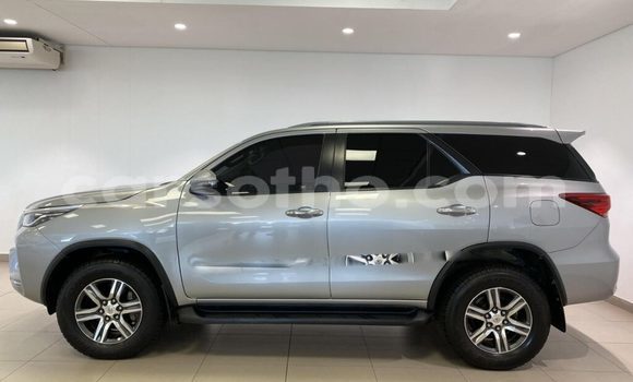 Sayi Na hannu Toyota Fortuner Silver Mota in Mafeteng a Mafeteng Sayi Na hannu Toyota Fortuner Silver Mota in Mafeteng a Mafeteng