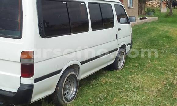 Acheter Occasion Voiture Toyota Hiace Blanc à Import - Dubai, Maseru