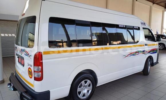Buy Used Toyota Hiace White Car in Maseru in Maseru Buy Used Toyota Hiace White Car in Maseru in Maseru