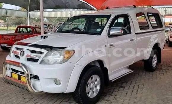 Sayi Na hannu Toyota Hilux White Mota in Maseru a Maseru Sayi Na hannu Toyota Hilux White Mota in Maseru a Maseru