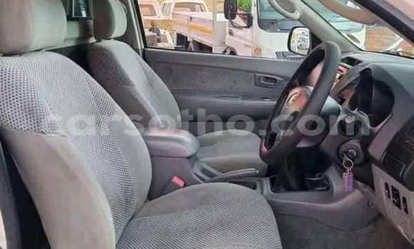 Sayi Na hannu Toyota Hilux White Mota in Maseru a Maseru Sayi Na hannu Toyota Hilux White Mota in Maseru a Maseru