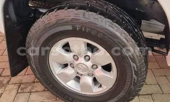 Sayi Na hannu Toyota Hilux White Mota in Maseru a Maseru Sayi Na hannu Toyota Hilux White Mota in Maseru a Maseru