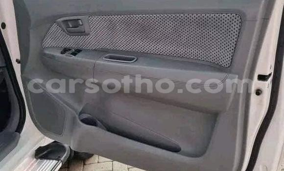 Sayi Na hannu Toyota Hilux White Mota in Maseru a Maseru Sayi Na hannu Toyota Hilux White Mota in Maseru a Maseru