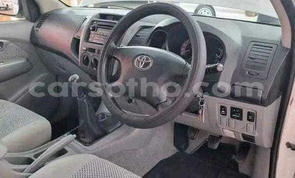 Sayi Na hannu Toyota Hilux White Mota in Maseru a Maseru Sayi Na hannu Toyota Hilux White Mota in Maseru a Maseru