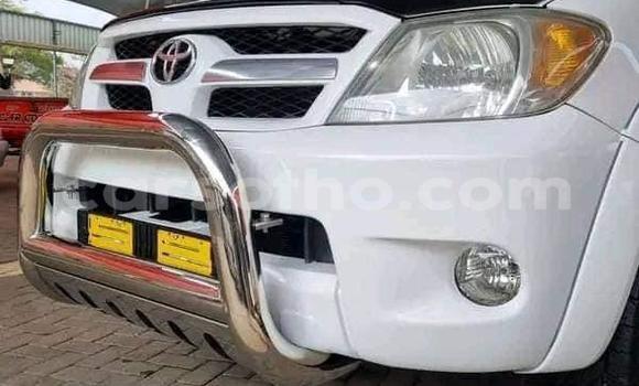 Sayi Na hannu Toyota Hilux White Mota in Maseru a Maseru Sayi Na hannu Toyota Hilux White Mota in Maseru a Maseru