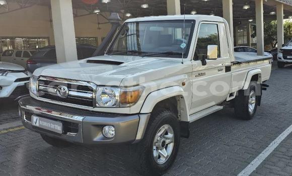 Buy Used Toyota Land Cruiser White Car in Maseru in Maseru Buy Used Toyota Land Cruiser White Car in Maseru in Maseru