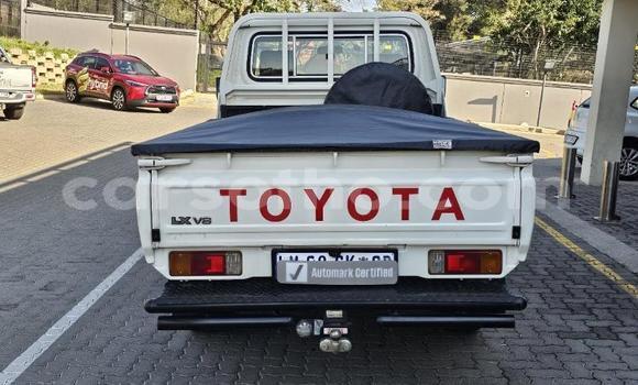 Buy Used Toyota Land Cruiser White Car in Maseru in Maseru Buy Used Toyota Land Cruiser White Car in Maseru in Maseru
