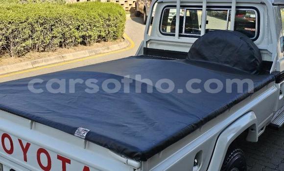 Buy Used Toyota Land Cruiser White Car in Maseru in Maseru Buy Used Toyota Land Cruiser White Car in Maseru in Maseru