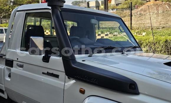 Buy Used Toyota Land Cruiser White Car in Maseru in Maseru Buy Used Toyota Land Cruiser White Car in Maseru in Maseru