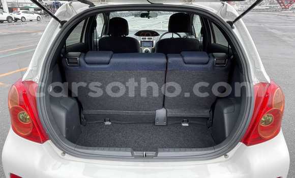 Sayi Na hannu Toyota Vitz White Mota in Maseru a Maseru Sayi Na hannu Toyota Vitz White Mota in Maseru a Maseru
