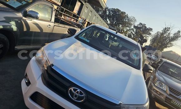 Sayi Na hannu Toyota GT86 White Mota in Import - Dubai a Maseru