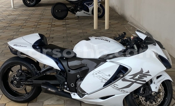 Sayi Na hannu Suzuki HAYABUSA White Motsi in Butha Buthe a Butha-Buthe