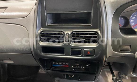 Acheter Occasion Voiture Nissan NP 300 Blanc à Maseru, Maseru Acheter Occasion Voiture Nissan NP 300 Blanc à Maseru, Maseru