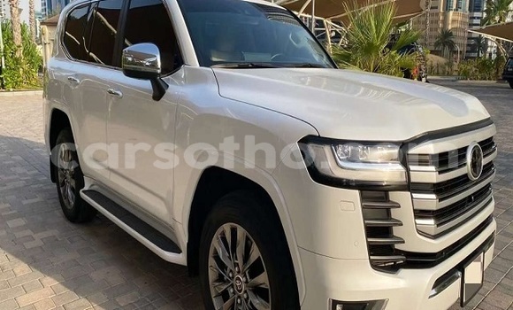اشتري مستعمل Toyota Land Cruiser White سيارة في Butha–Buthe في Thaba-Tseka