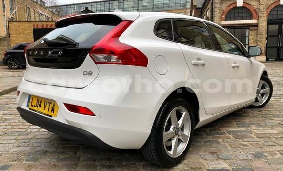 Buy Used Volvo V40 White Car in Qacha's Nek in Quthing Buy Used Volvo V40 White Car in Qacha's Nek in Quthing