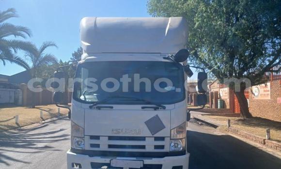 Sayi Na hannu Isuzu FTR 850 White Babbar mota in Maseru a Maseru